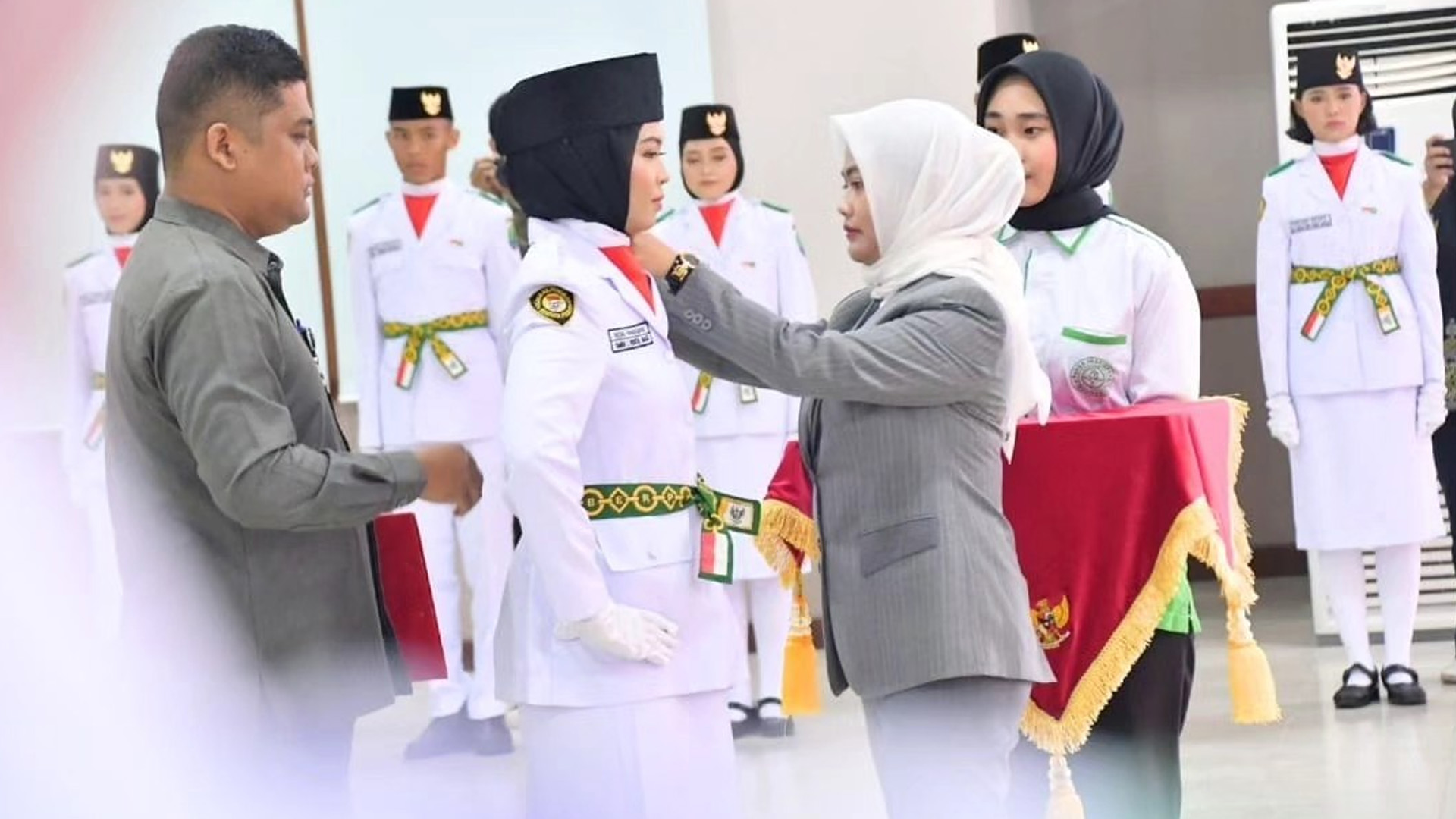 1724766984_kukuhkan paskibra.jpg